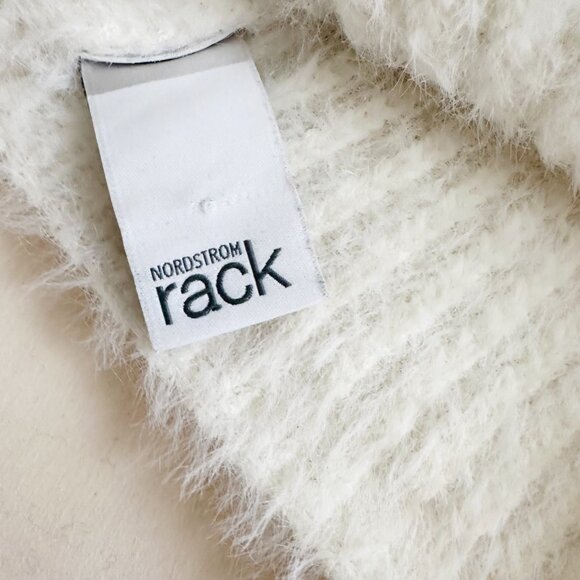 Nordstrom Rack Fuzzy White Winter‎ at Pom Pom Faux fur Knit Women's - Picture 3 of 5